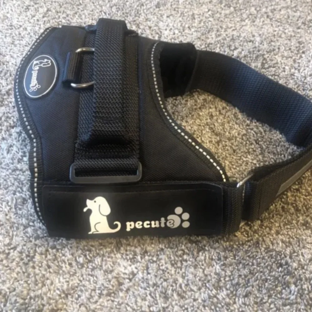 NEW Pecute Dog Training Harness Vest Size Medium Reflective No Choking, no Pull.
